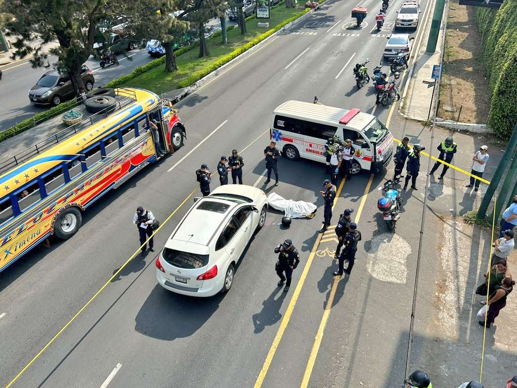Amilcar Montejo, de la Policía de Tránsito reportó un ataque armado en la calzada Roosevelt, que dejó una persona muerta y otra herida.