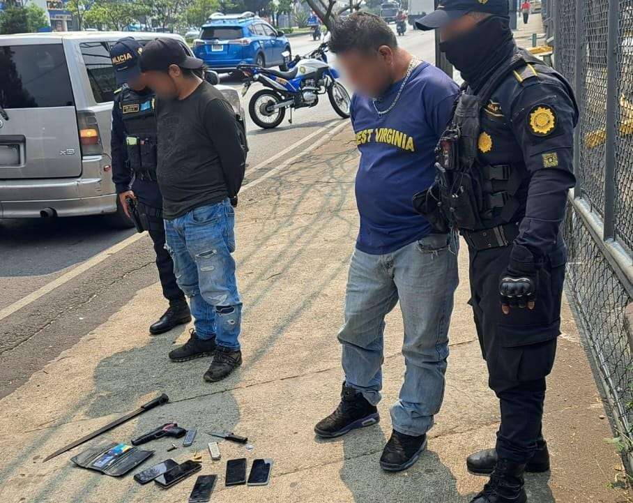 Taxi pirata era utilizado para asaltar en Calzada San Juan