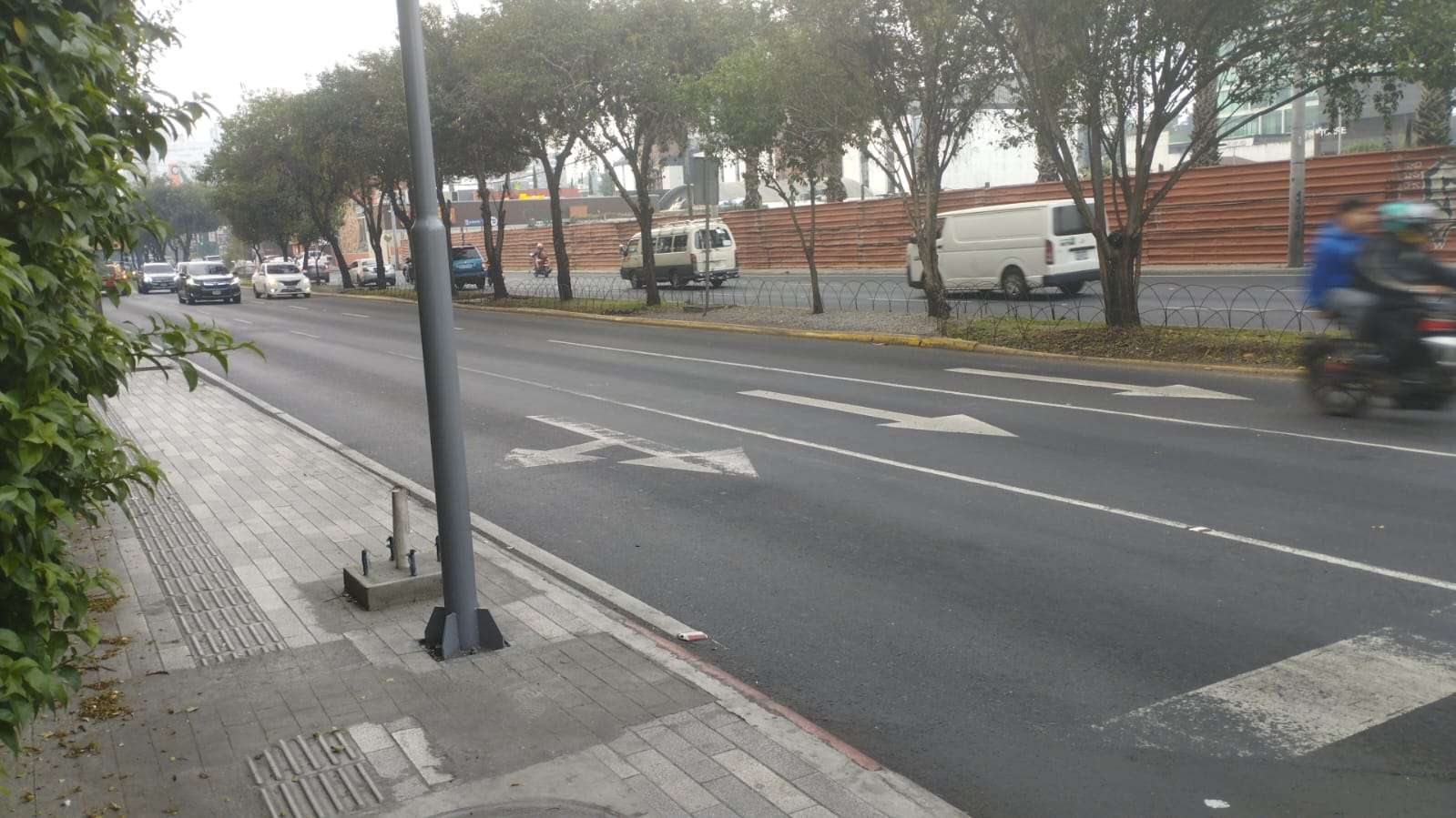 URGENTE | Piloto huye luego de atropellar a peatón en bulevar Los Próceres (paso cerrado)