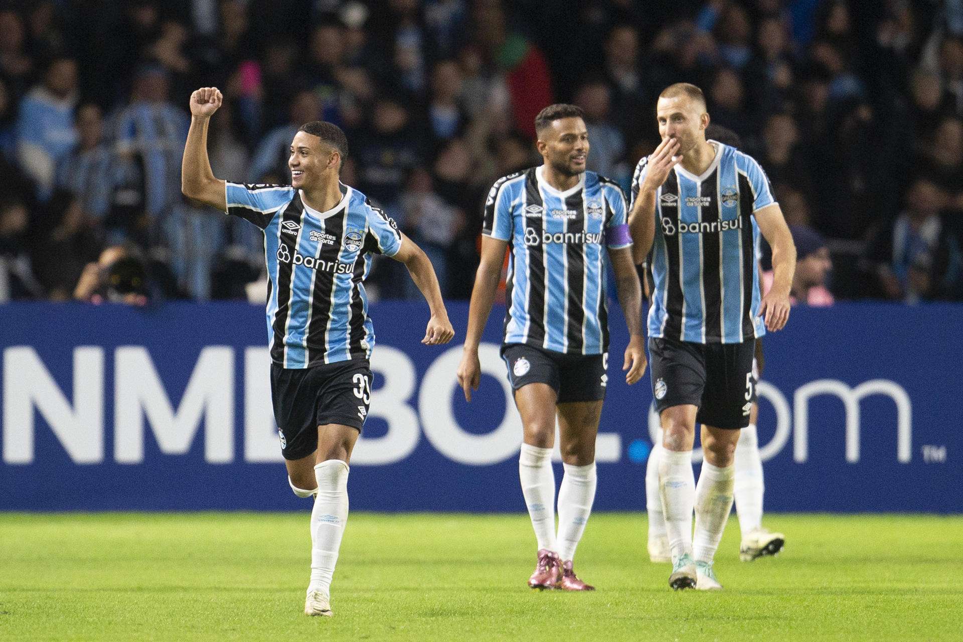 Gremio golea en la Copa Libertadores y sueña con los octavos