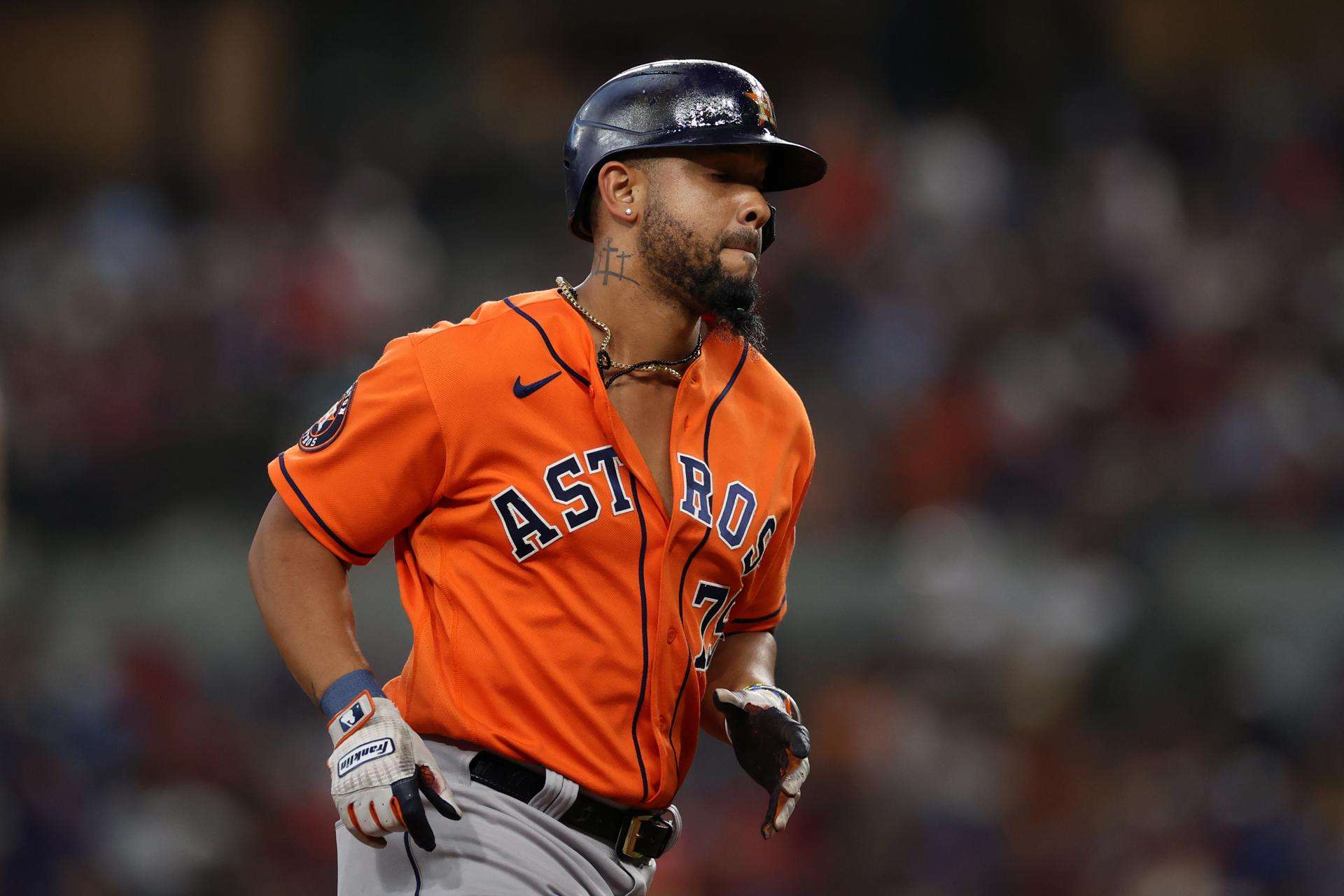 Astros dejan en libertad al cubano José Abreu
