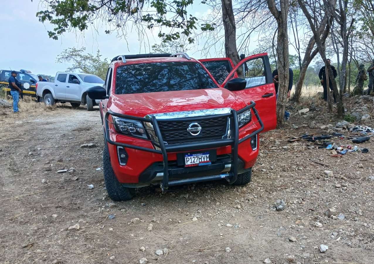 Localizan vehículos, armas y balaclavas en allanamiento en Huehuetenango