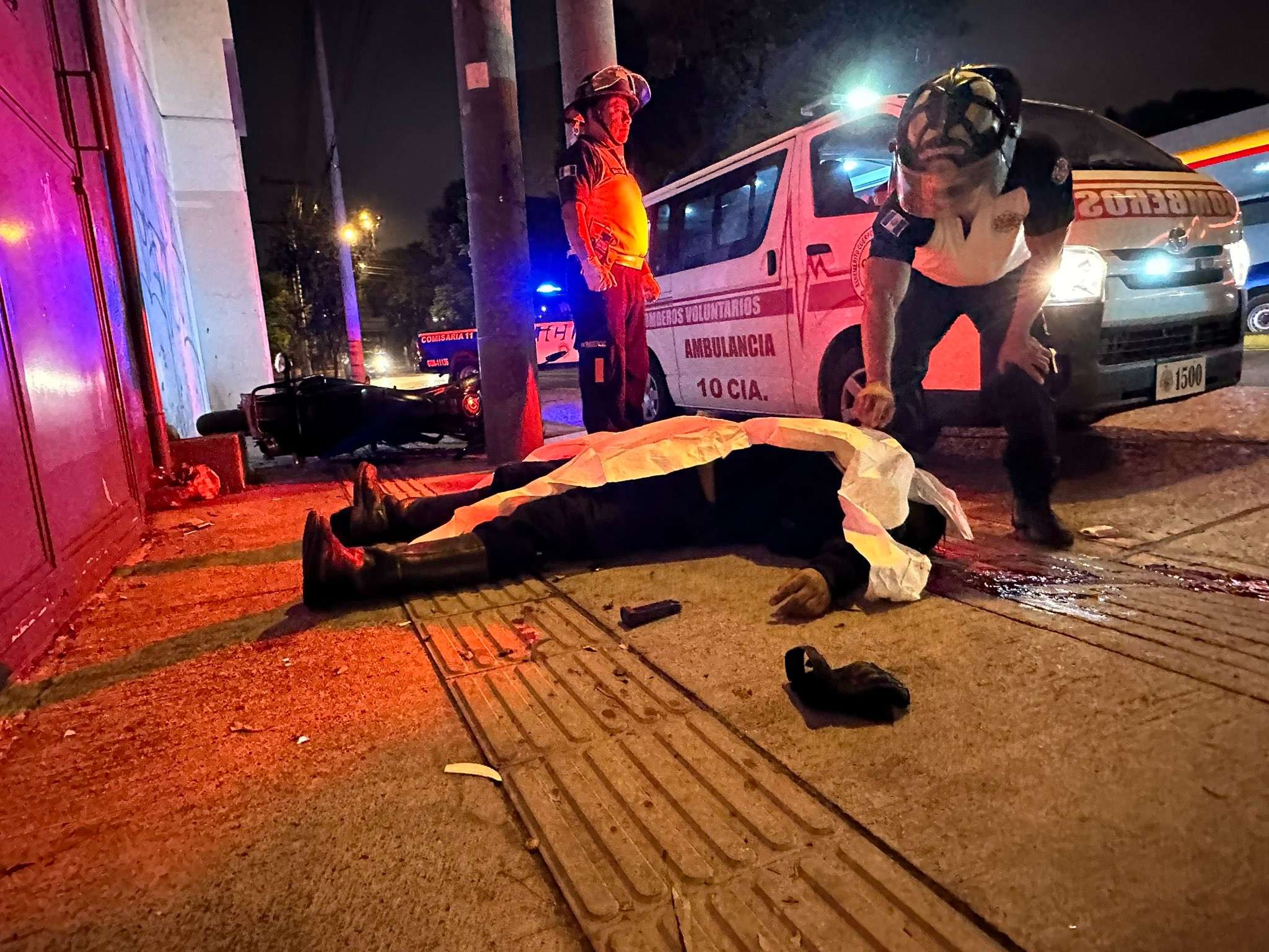 Desconocidos disparan a guardia de seguridad en zona 9