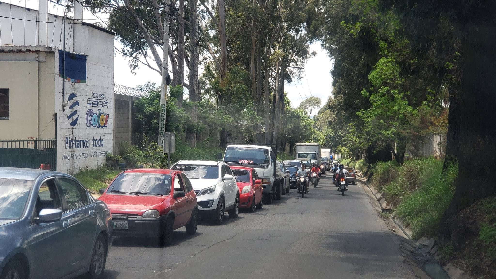 ÚLTIMA HORA | Tráfico detenido en Villa Nueva por cortejos fúnebres y tráiler averiado