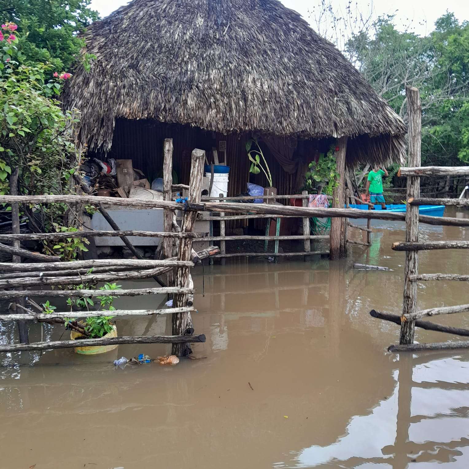 Lluvia intensa causa inundación en Aldea Papaturro en Chiquimulilla, Santa Rosa