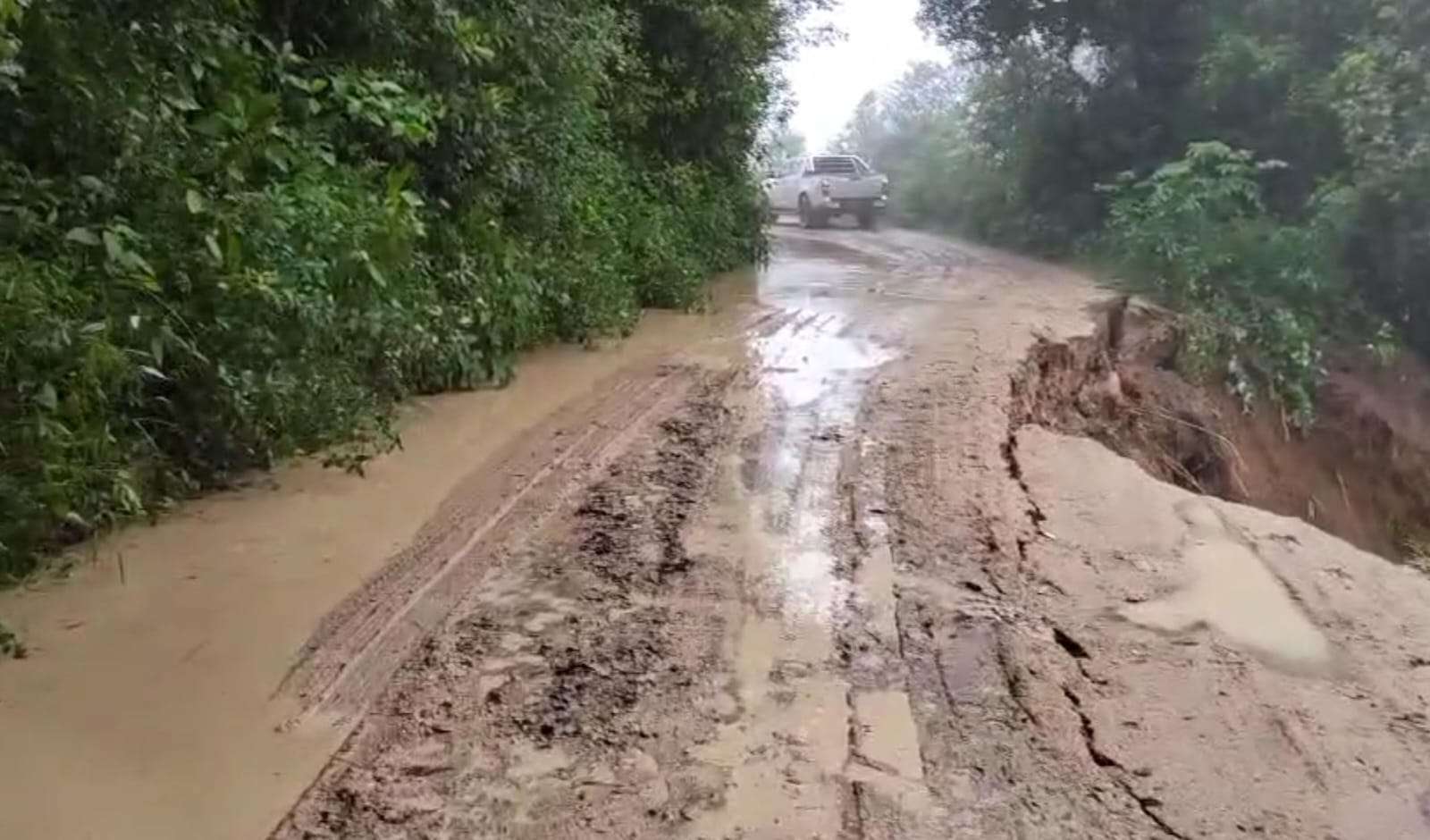 Conred reporta deslizamiento de tierra en San José Pinula