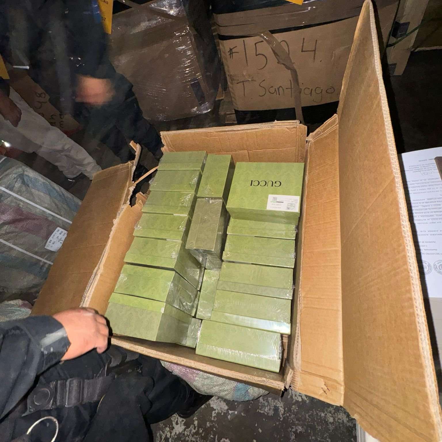 Fiscalía incauta Q265 millones en relojes Rolex, Emporio Armani y bolsos Chanel y Gucci