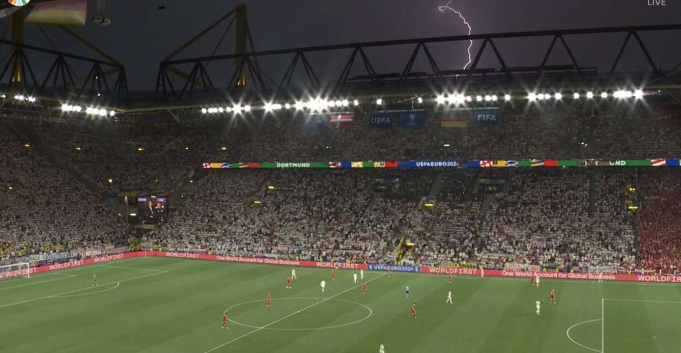 Juego de Alemania y Dinamarca es suspendido provisionalmente por condiciones meteorológicas