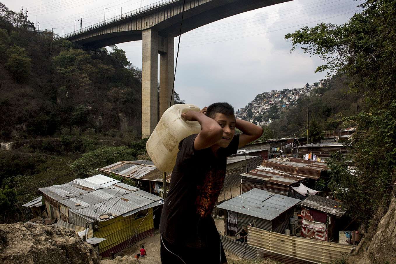 PNC realiza desalojo en puente El Naranjo por orden judicial