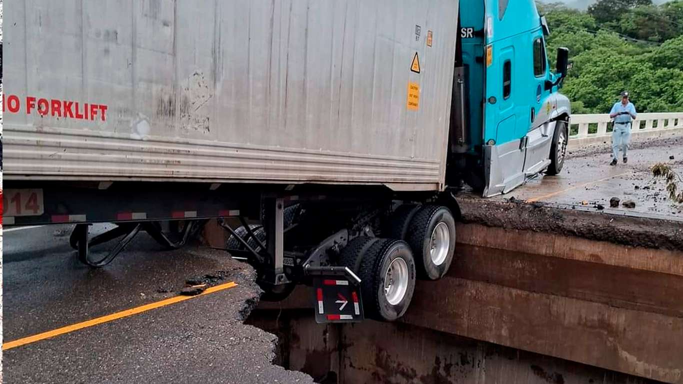 ÚLTIMA HORA | ¡No hay paso de Guatemala a El Salvador! Carretera colapsa
