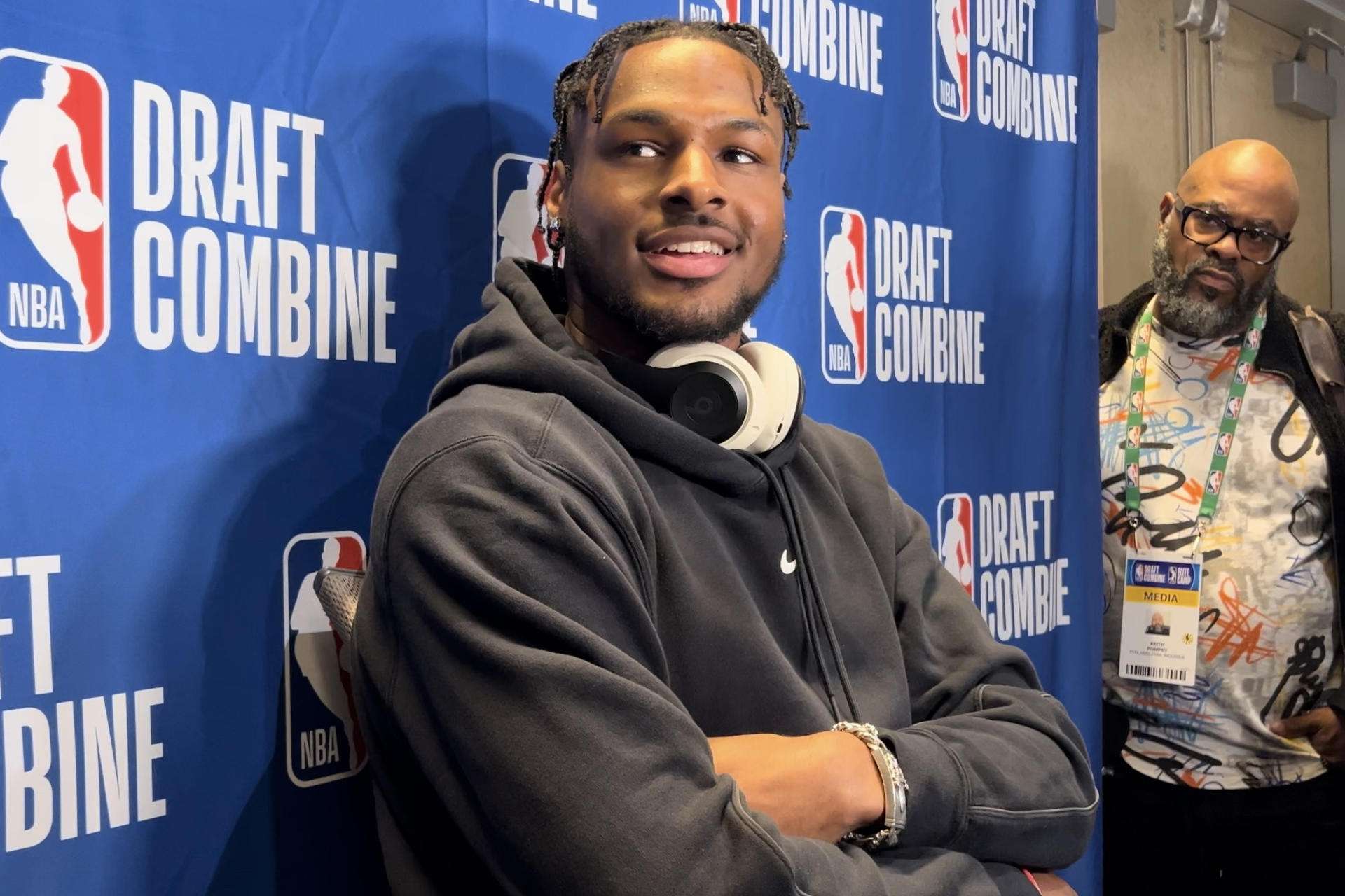 Lakers eligen al hijo de LeBron James como número 55 del draft de la NBA