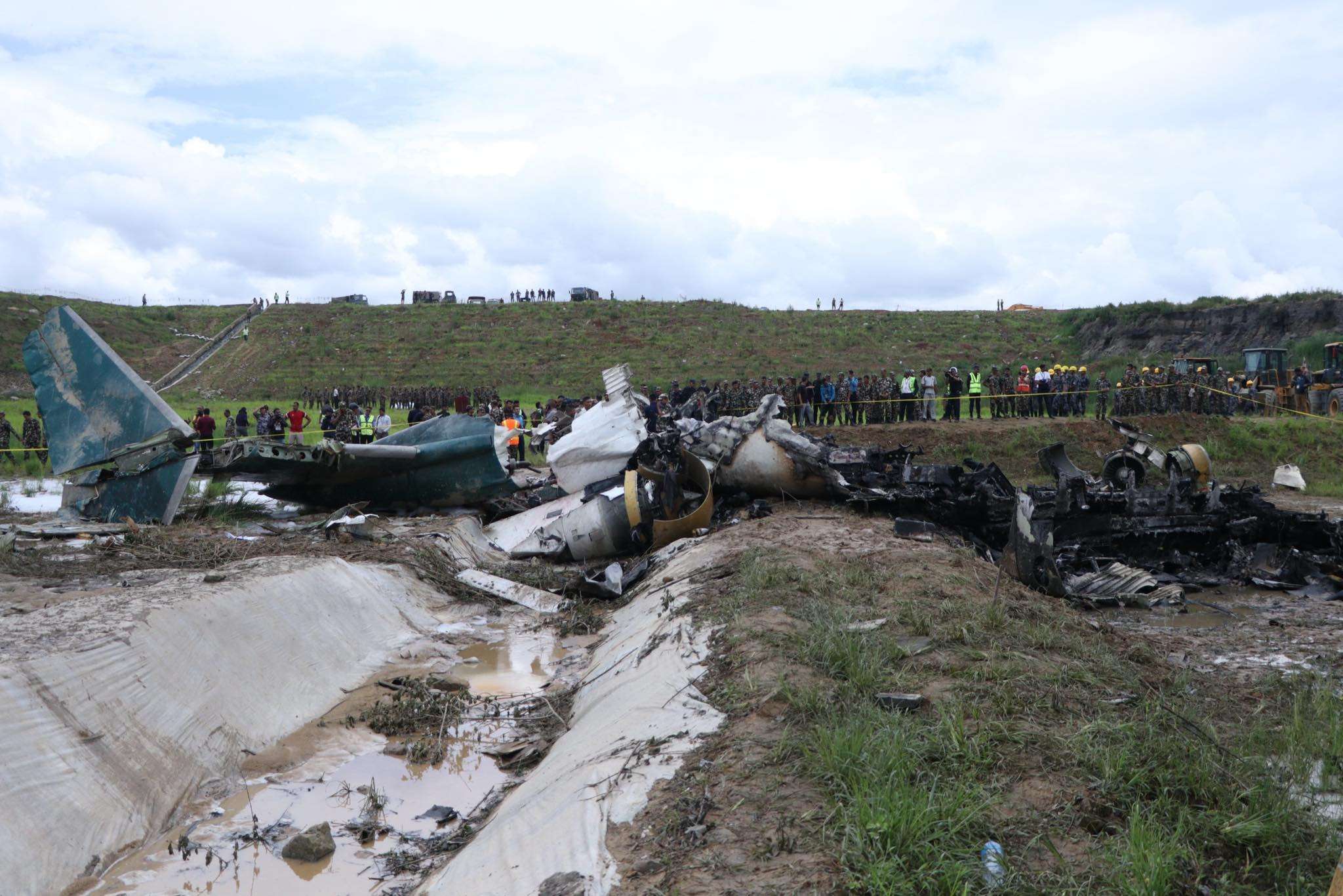 EN VIDEO | Avión se estrella luego de despegar en Kathmandú, Nepal (al menos 20 muertos)