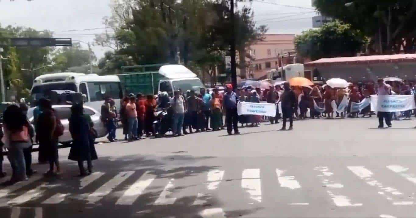 ÚLTIMA HORA | Manifestantes bloquean intersección en zona 2