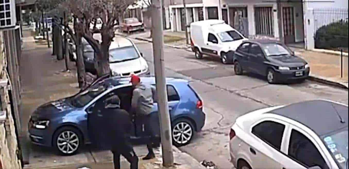 Barrendero ahuyenta a ladrones con escoba en Villa Adelina, Buenos Aires