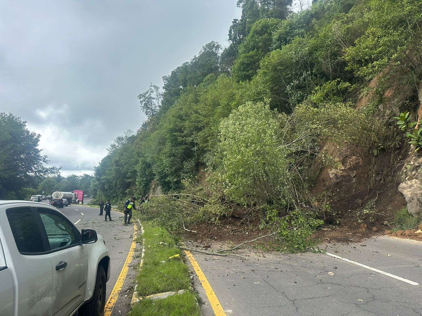 Derrumbe en la CA-1, Totonicapán, provoca bloqueo parcial de la vía