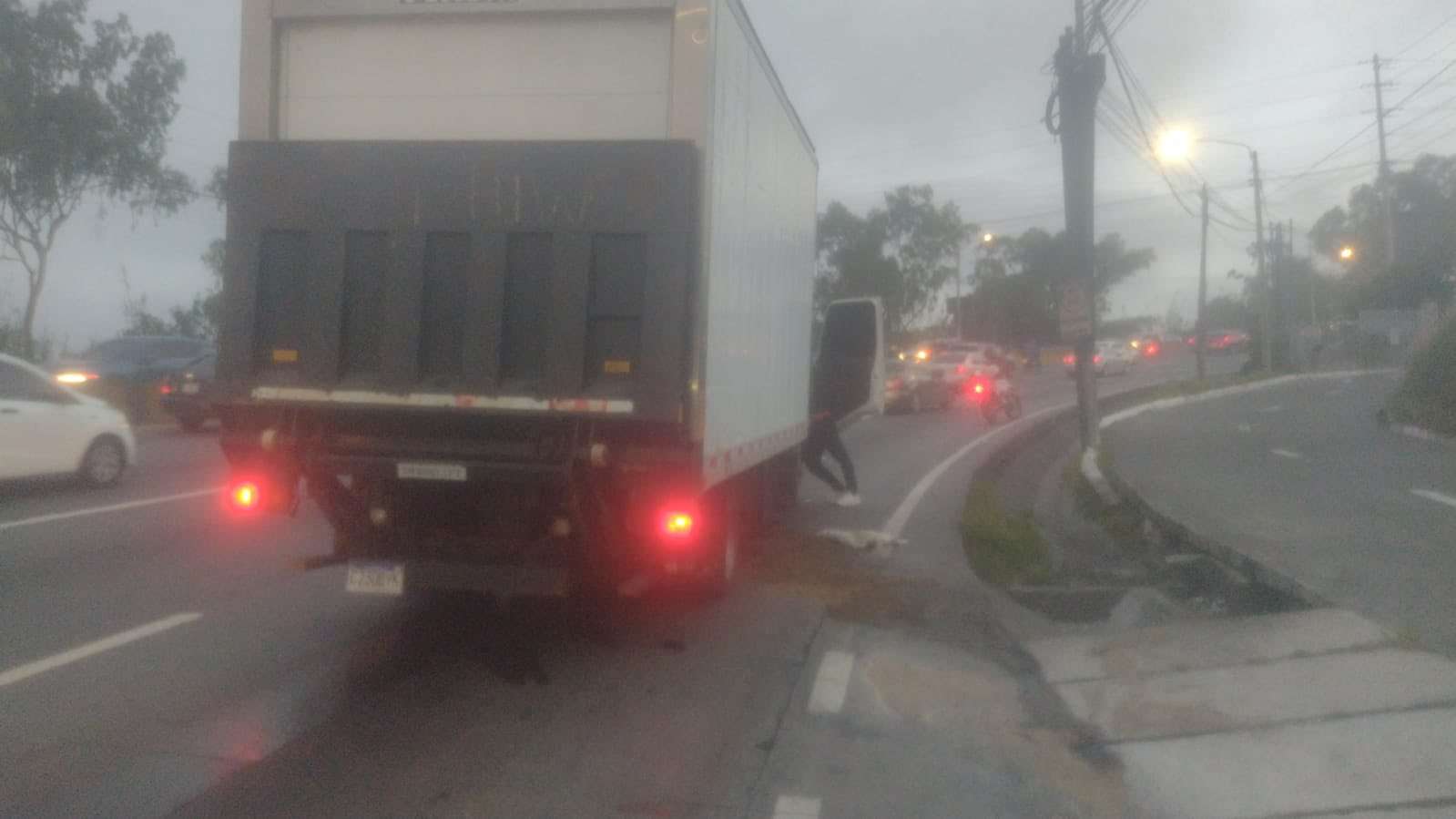 ÚLTIMA HORA | Camión con fallos mecánicos bloquea carril en subida de la Villalobos