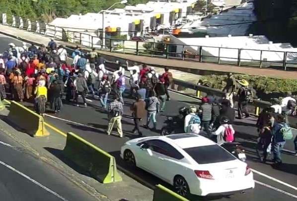 ÚLTIMA HORA | Manifestantes se dirigen hacia Calle Martí desde Puente Belice