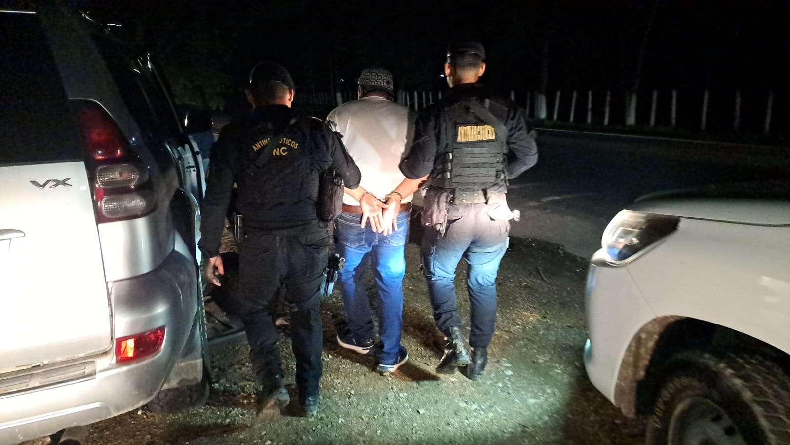 Interceptan camioneta en Morales, Izabal con 17 paquetes de cocaína