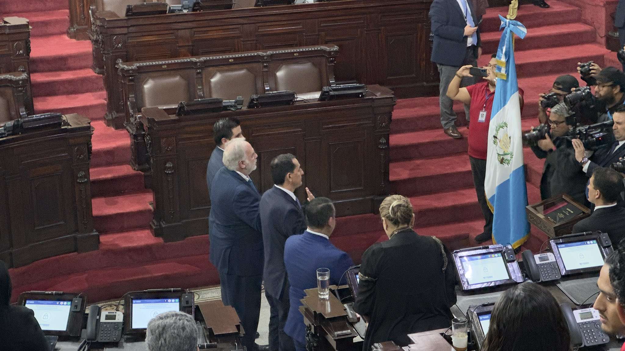 Diputados juramentan a nuevos integrantes de Comisiones de Postulación