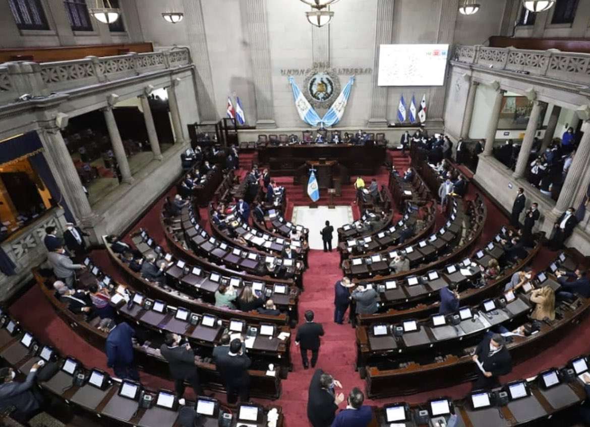 “Estamos atentos al nuevo llamado y listos para rendir cuentas”, dijo Jiménez tras la suspensión de la interpelación