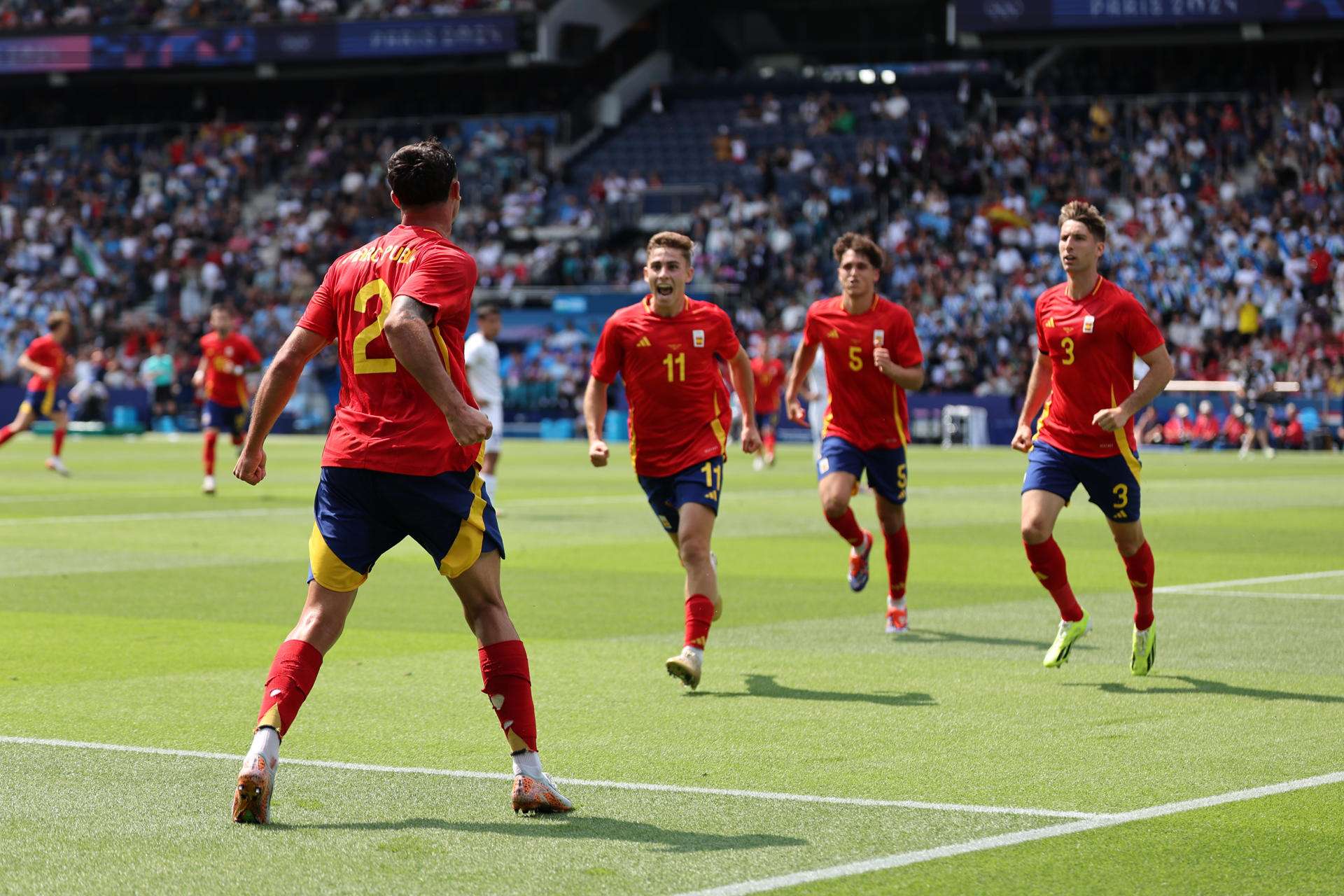 1-2. España salva el debut con lo justo