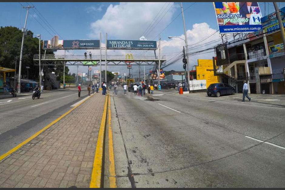 EN VIVO | Encapuchados de la USAC bloquean paso en avenida petapa