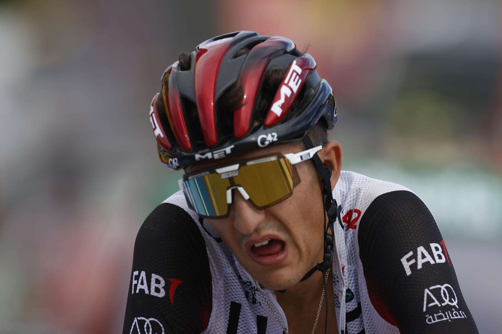 almeida fuera de la vuelta a españa