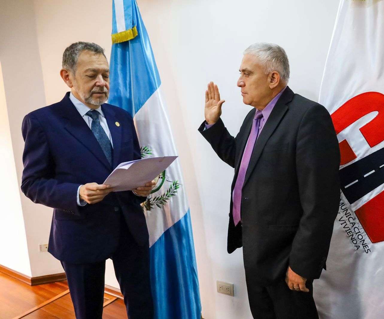 Édgar René Casasola asume como nuevo director de la UCEE del Ministerio de Comunicaciones