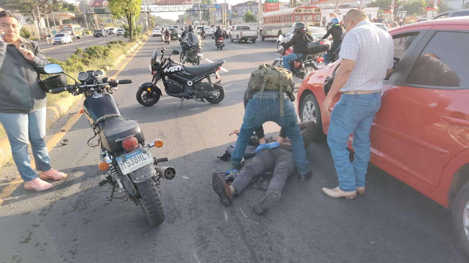 Accidente de tránsito en kilómetro 15 de ruta CA-9 en Villa Nueva deja a motorista herido