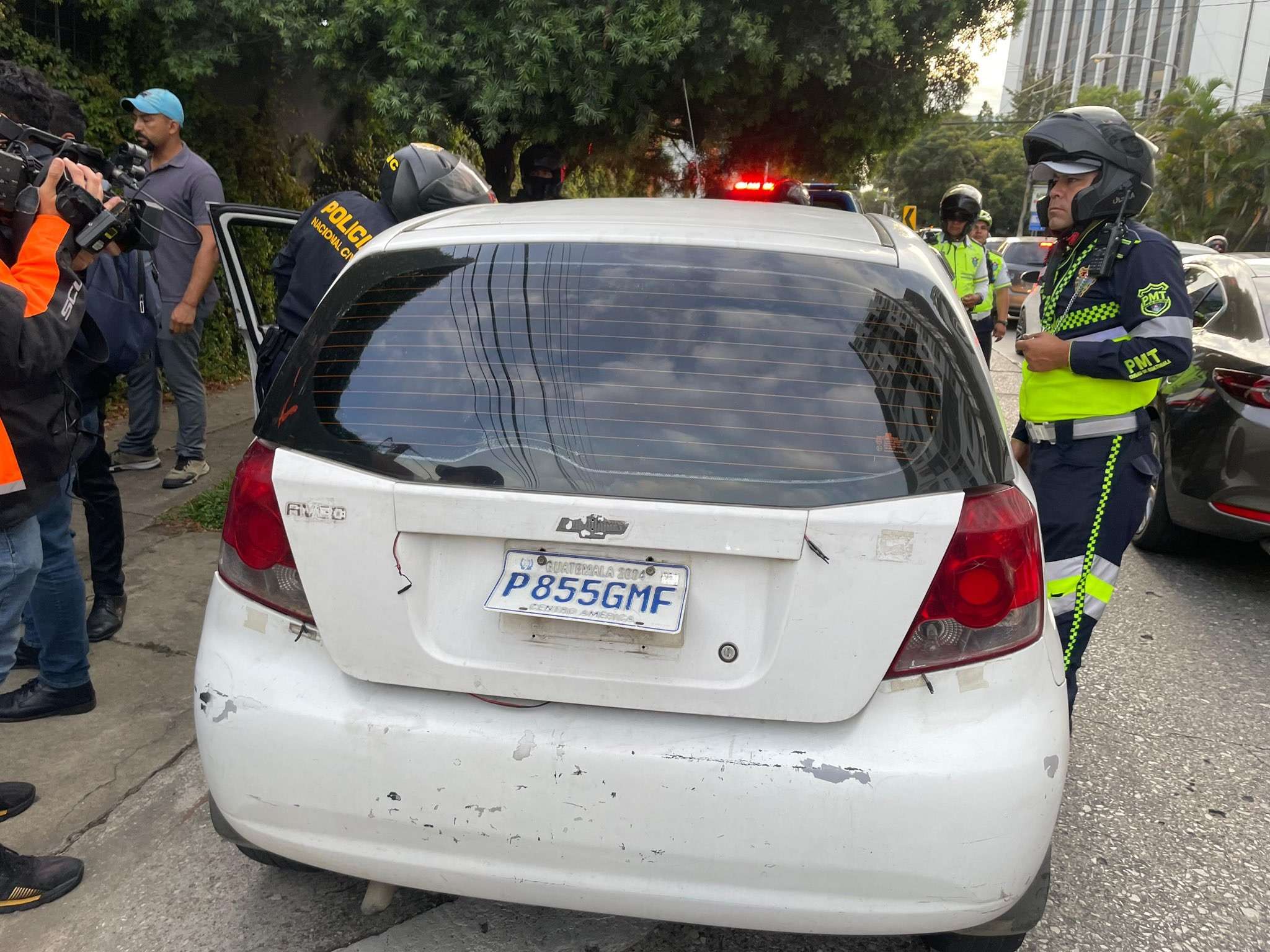 Detenidos por balacera en restaurante de zona 10 iban en un taxi pirata