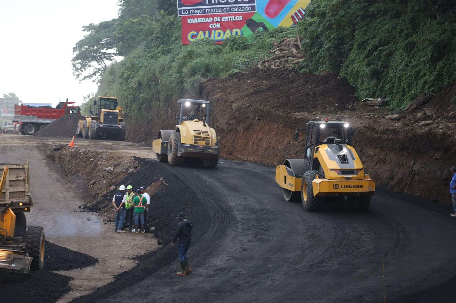 Rehabilitan dos carriles en autopista para prueba con transporte pesado
