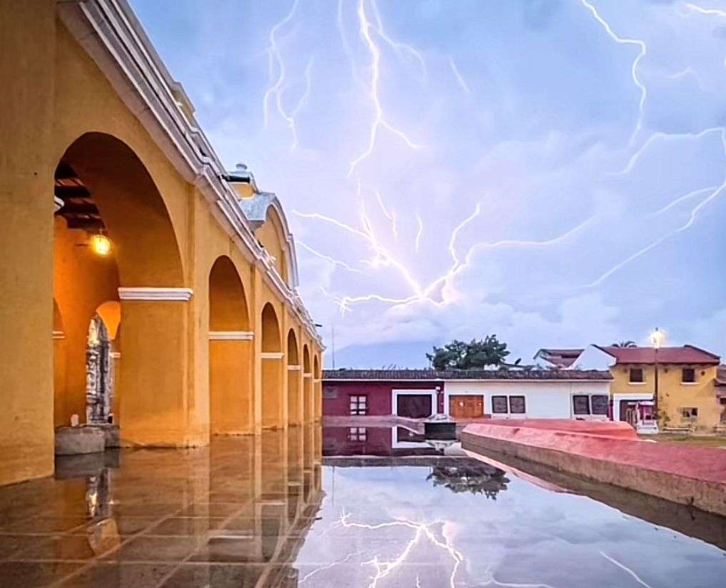Volcán de Agua ilumina con festival de rayos ¡Mira las imágenes que impactan al mundo!
