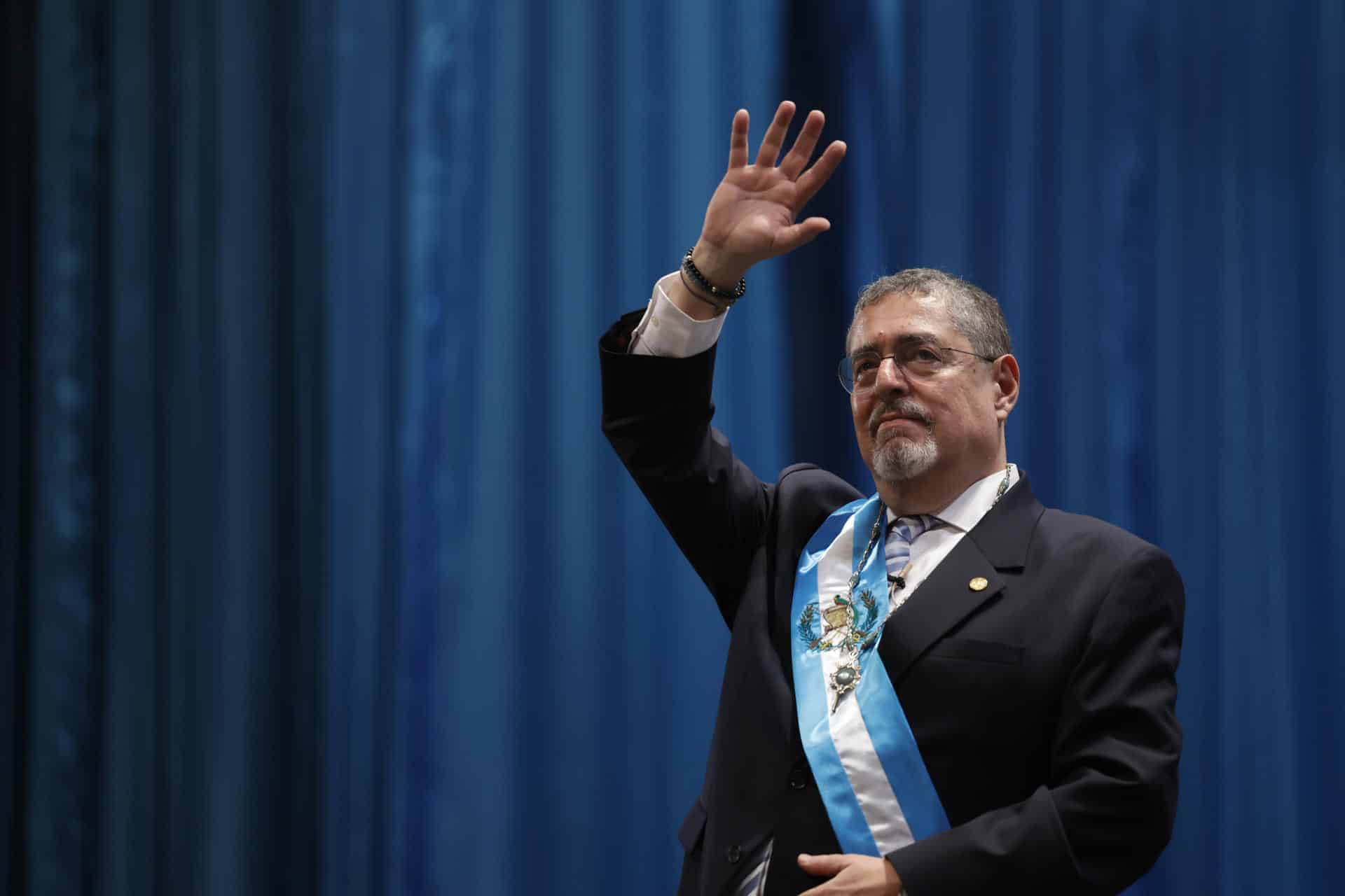 ¿Cómo califica Bernardo Arévalo su desempeño cómo Presidente de Guatemala?