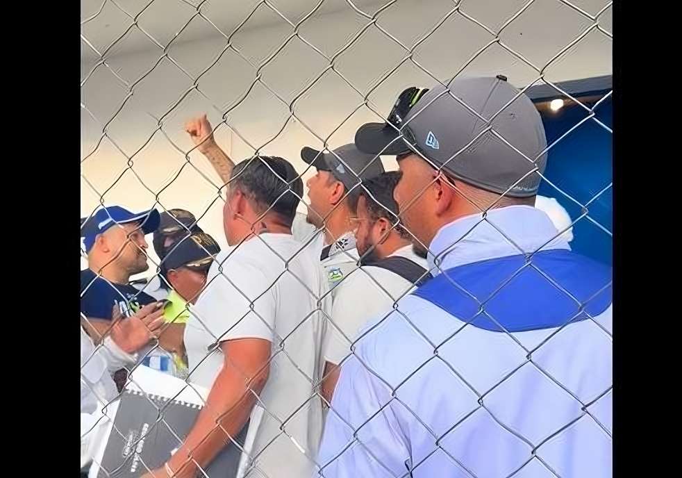 EN VIDEO | Integrantes de Mixco y Comunicaciones tienen altercado en el Santo Domingo