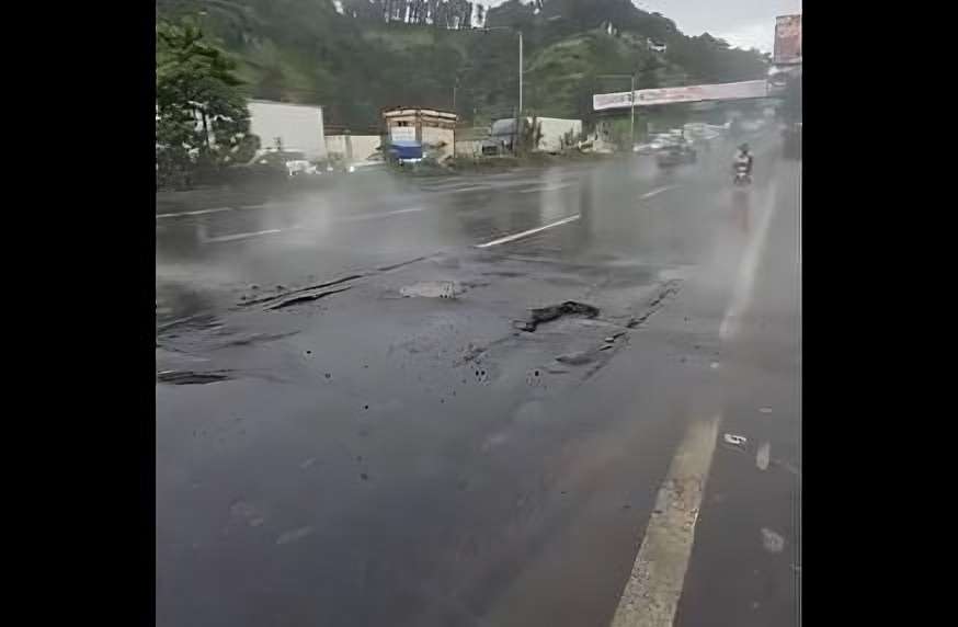 EN VIDEO | Asfalto se levanta y pone en riesgo a conductores en ruta al Pacífico