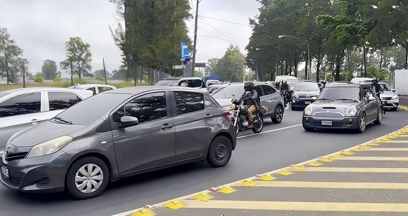 ¿Qué acciones tomará la PMT para evitar que pilotos hagan doble fila en un carril?