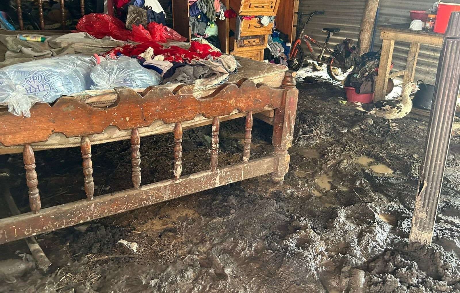 Intensas lluvias causan daños en viviendas y puentes en la Costa Sur