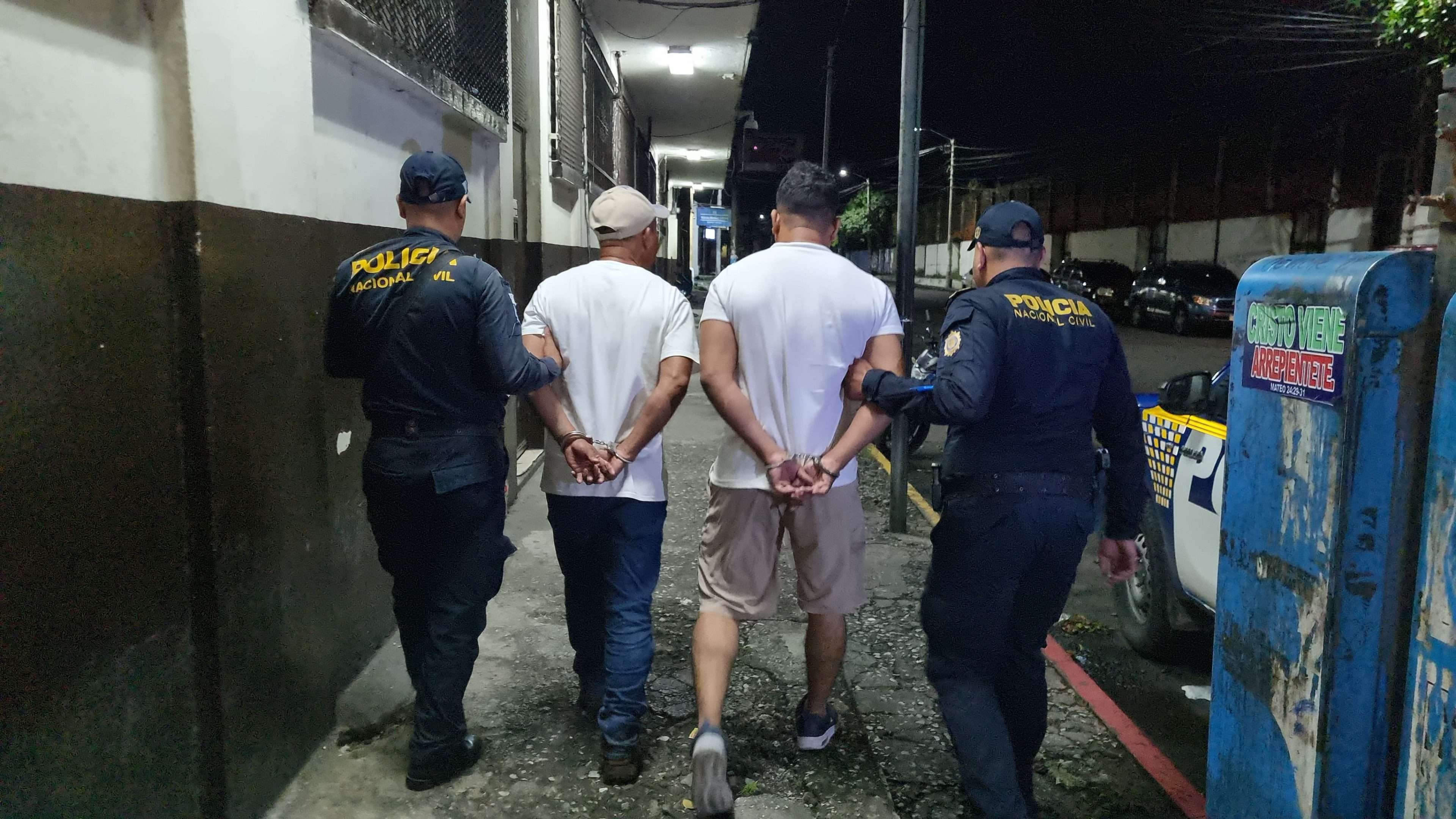 PNC captura a dos presuntos roba furgones en Escuintla