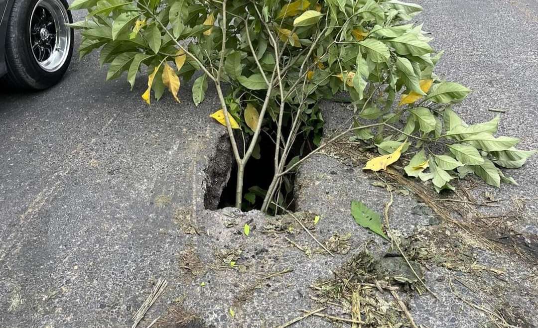 Agujero en puente pone en riesgo a conductores en ruta a Ciudad Quetzal