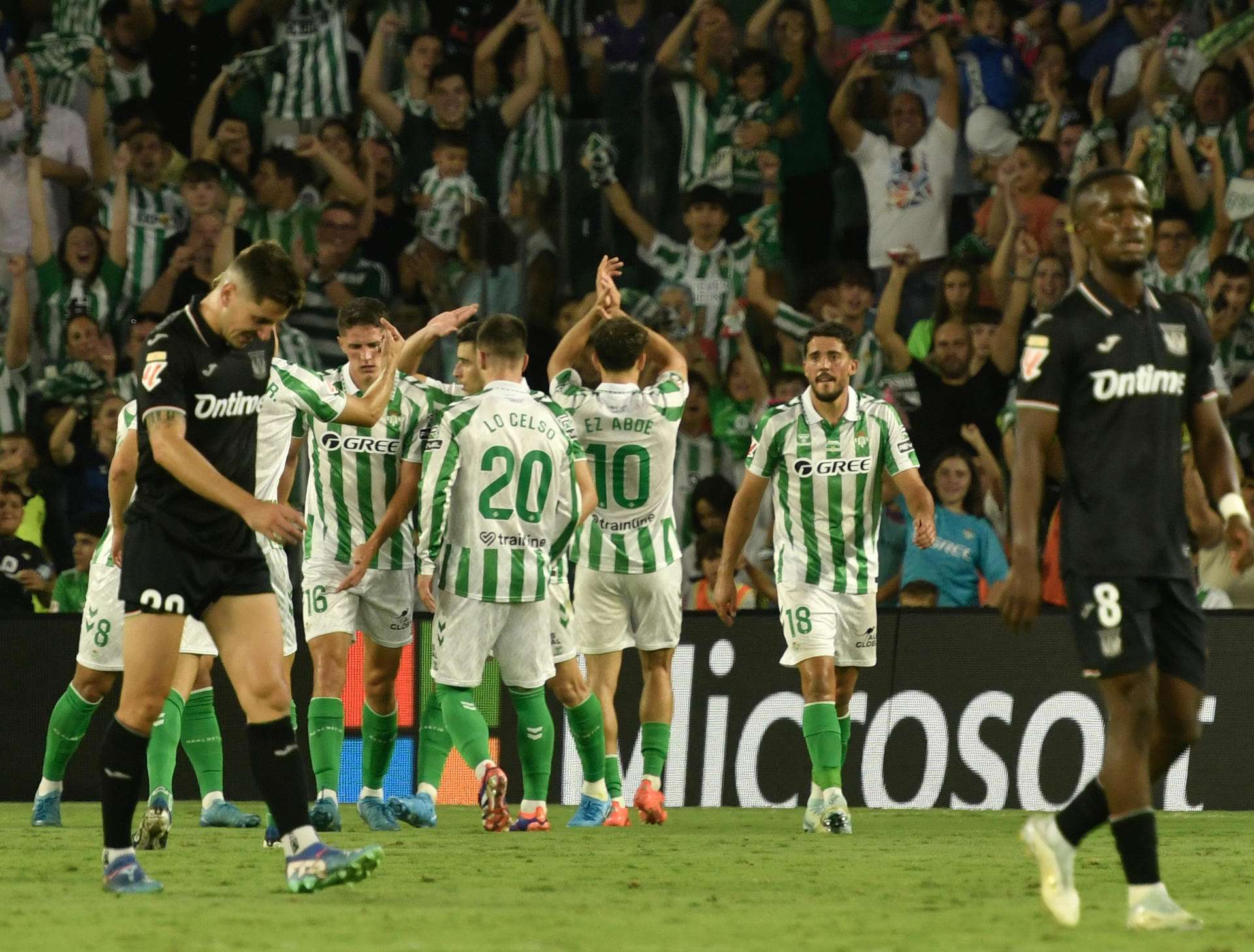 Abde y Vitor Roque dan la primera victoria al Betis en LaLiga