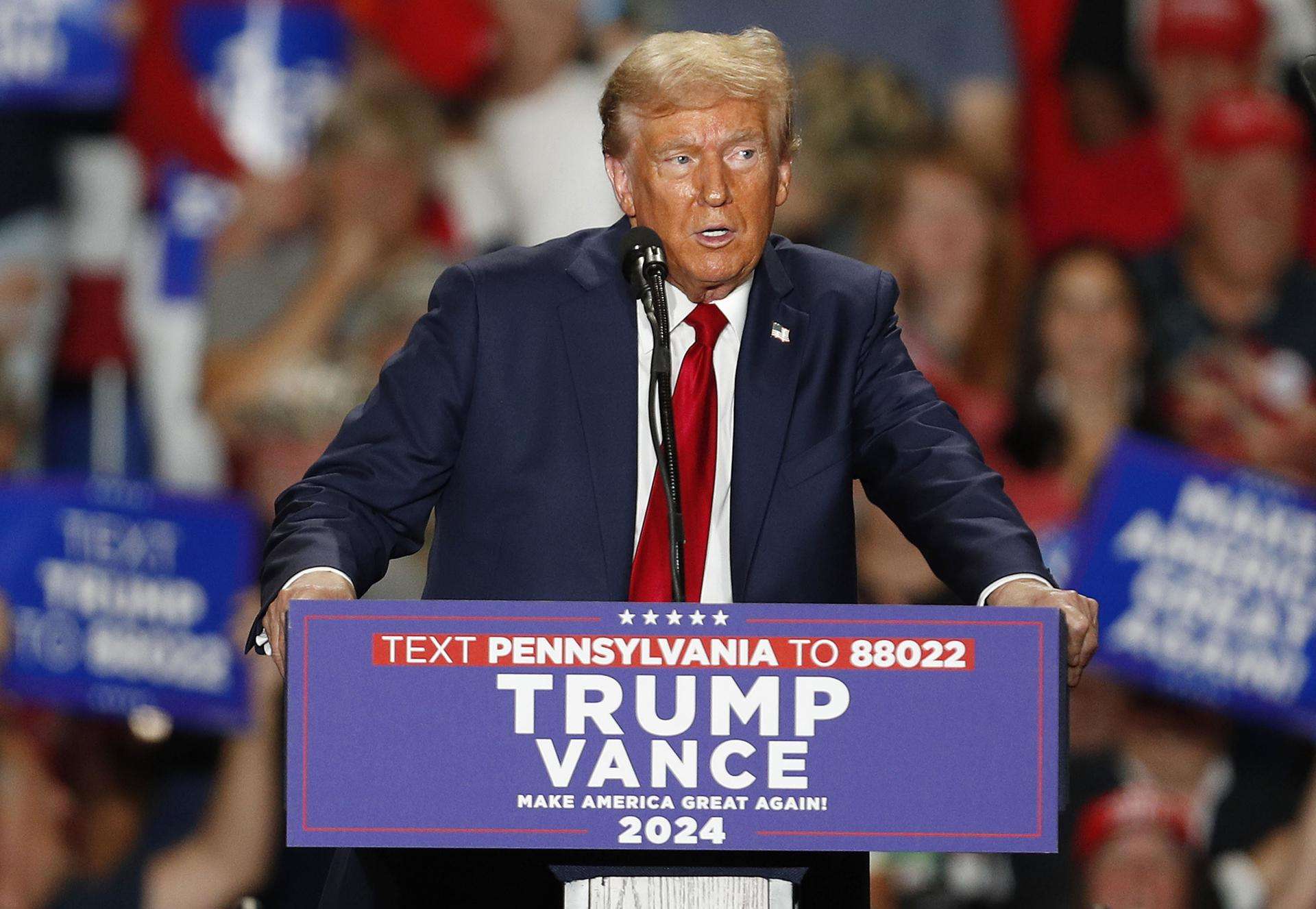 Trump dejará sin seguro médico a 4 millones de latinos, según la campaña de Harris