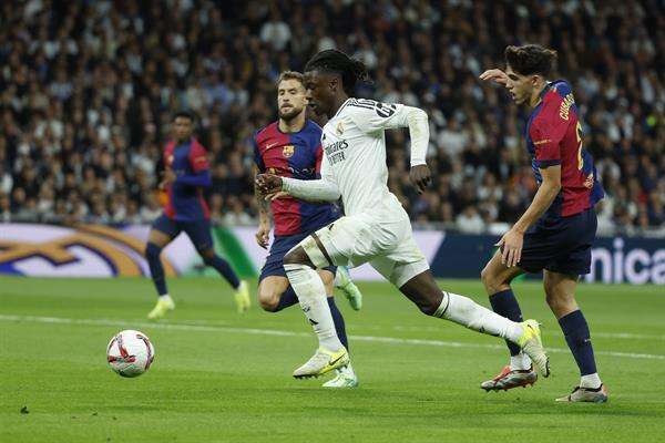 Un fuera de juego de Mbappé evita la ventaja del Real Madrid al descanso