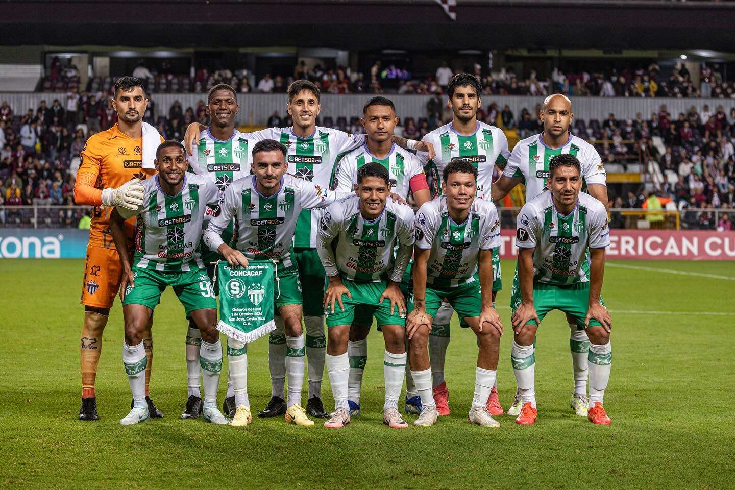 Vuelo donde viaja Antigua GFC aterriza en El Salvador por mal tiempo en Guatemala