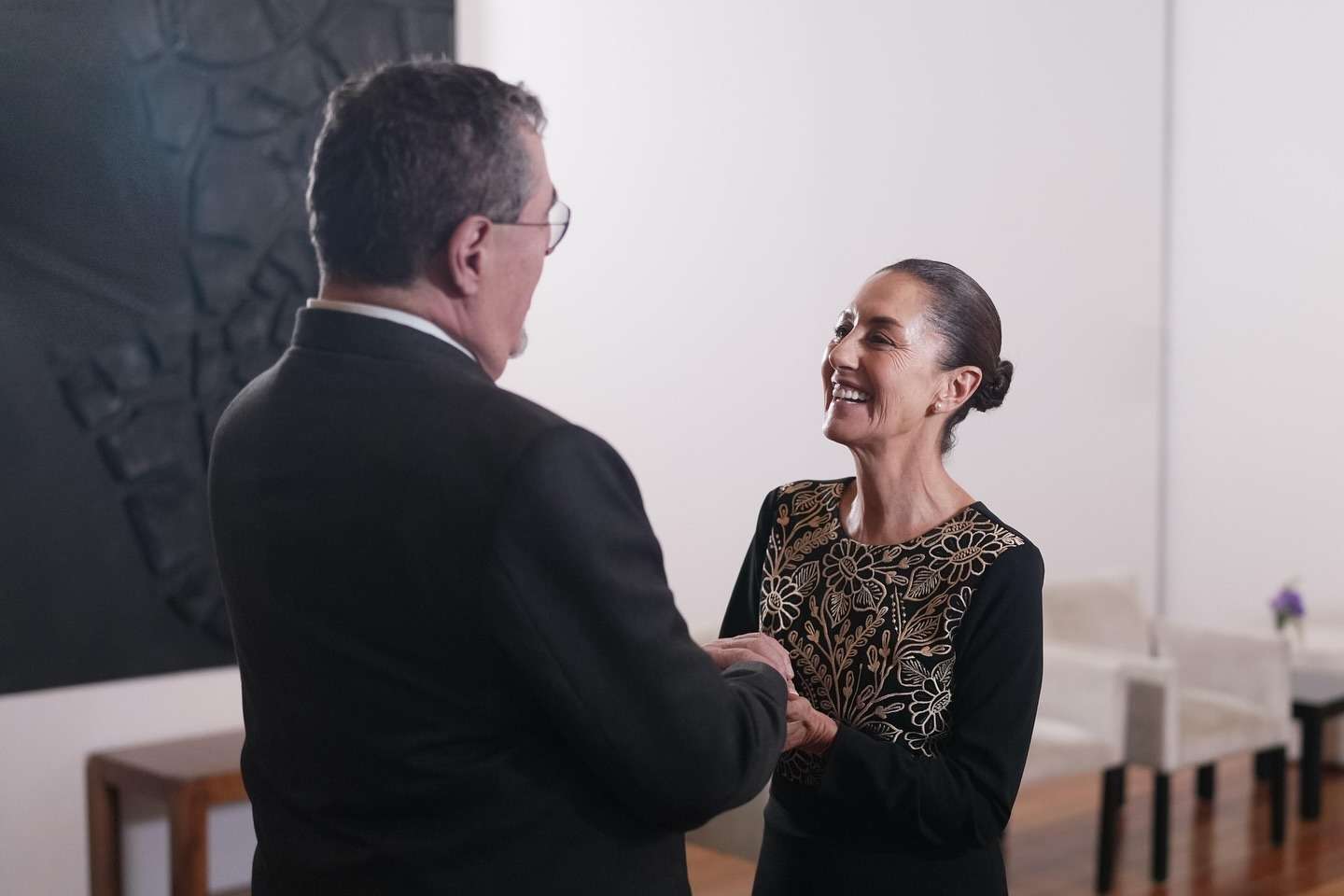 Arévalo habla sobre comercio y seguridad con Claudia Sheinbaum