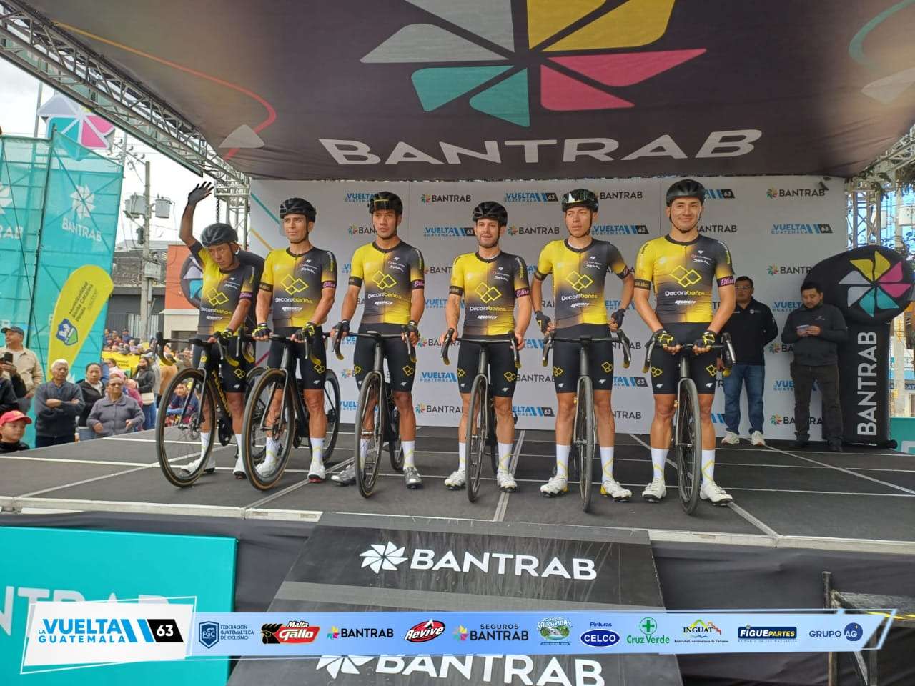 Dorian Monterroso gana la primera meta volante de la 63 Vuelta Ciclística