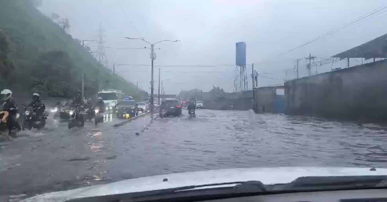 Lluvia genera inundaciones en el km 6 de la ruta CA-9