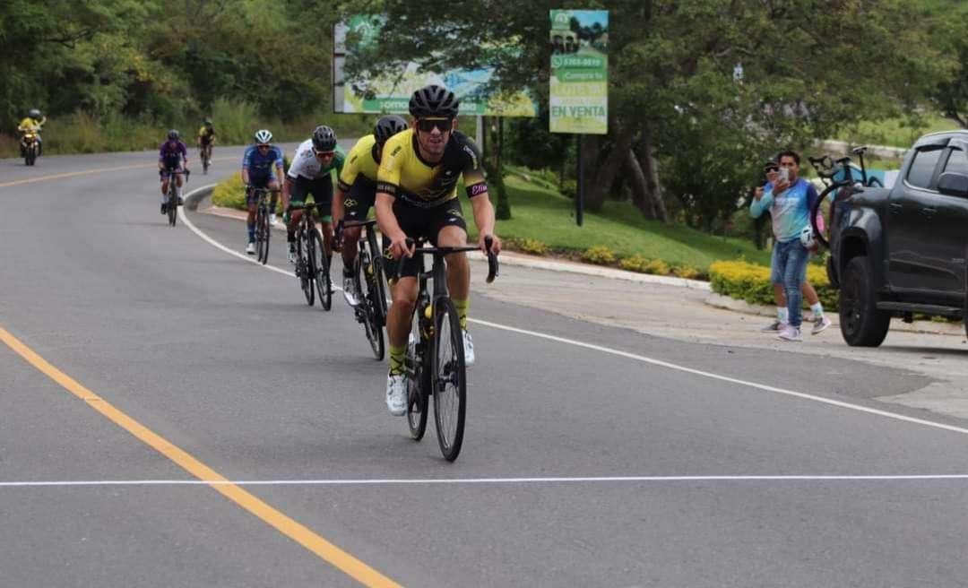 Dorian Monterroso vuelve a ganar la primera meta volante