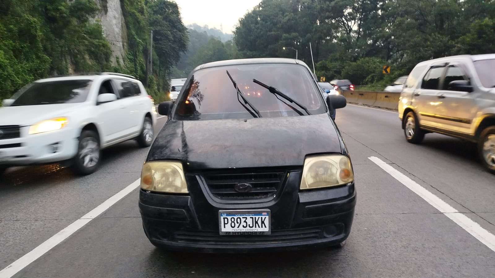 Vehículo con desperfectos mecánicos provoca congestión en la cuesta de Villalobos