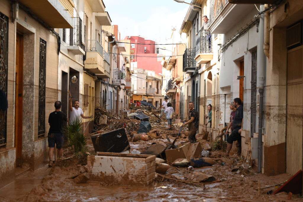 Cientos de latinoamericanos aislados por el temporal en Valencia