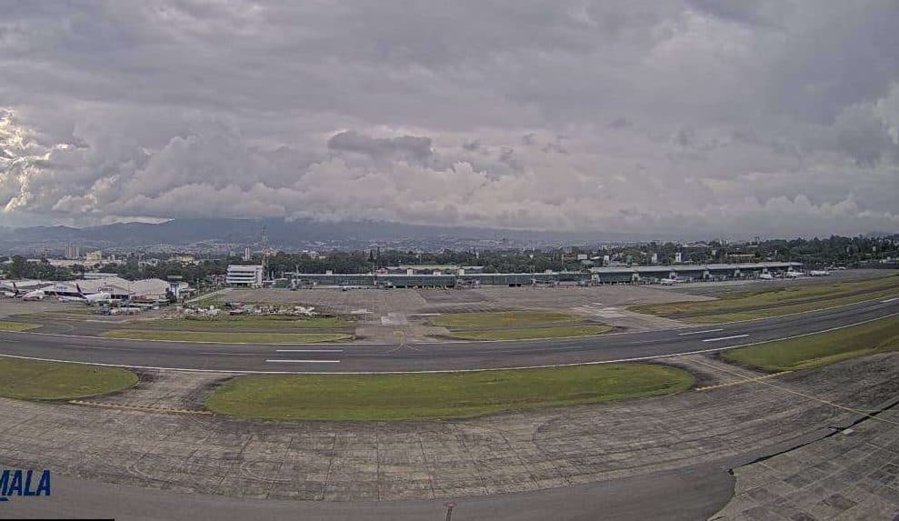 Lluvia afecta varios sectores en una jornada de tránsito complicado